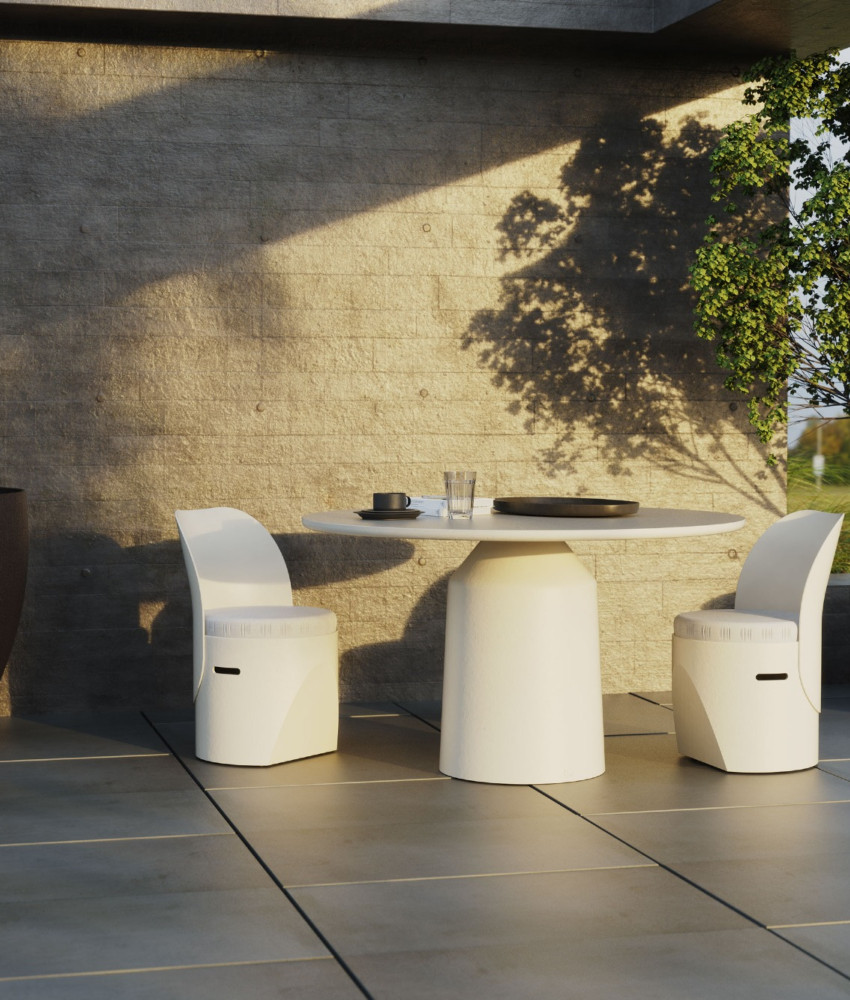 Siana dining table in white for outdoor with Cloe chairs