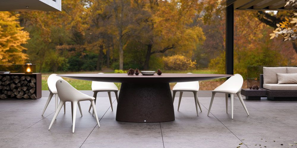 Magna dining table in autumn tones