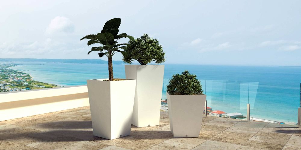 Quadra vases on a outdoor balcony