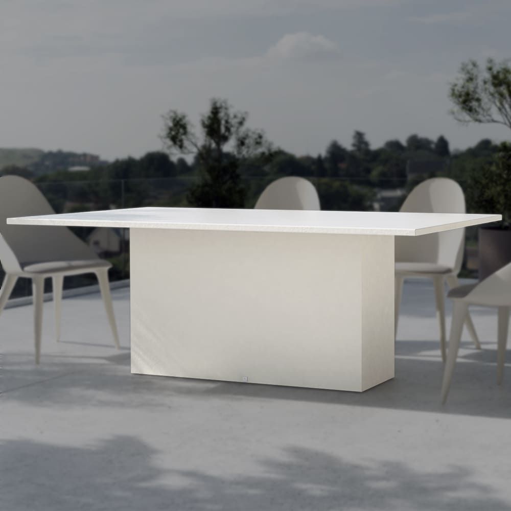 Quadra dining tables for outdoor