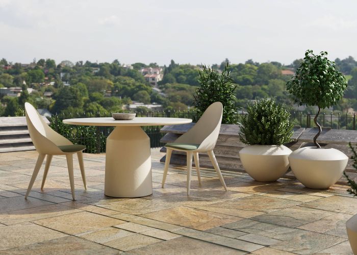 Siana dining table and Mónaco chairs in white for outdoor 