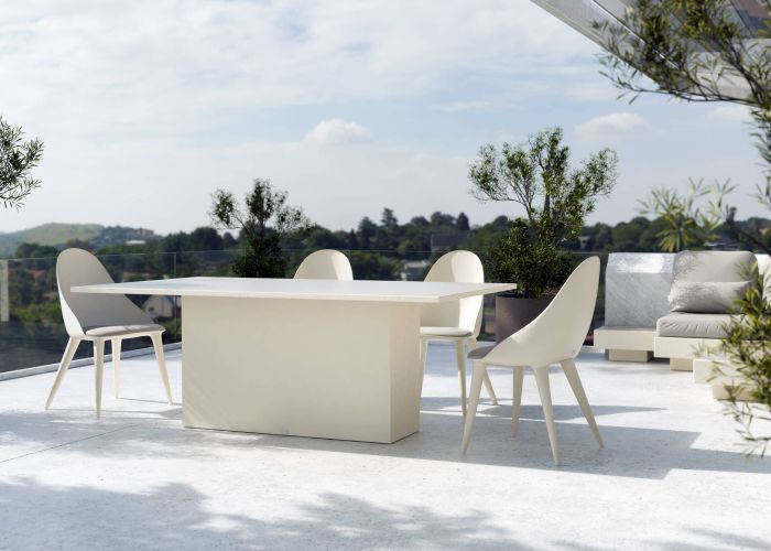 Mónaco chair in white for outdoor with Quadra dining table